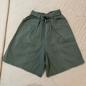 Vintage Tanzerina Olive Green High-Waisted Cargo Shorts